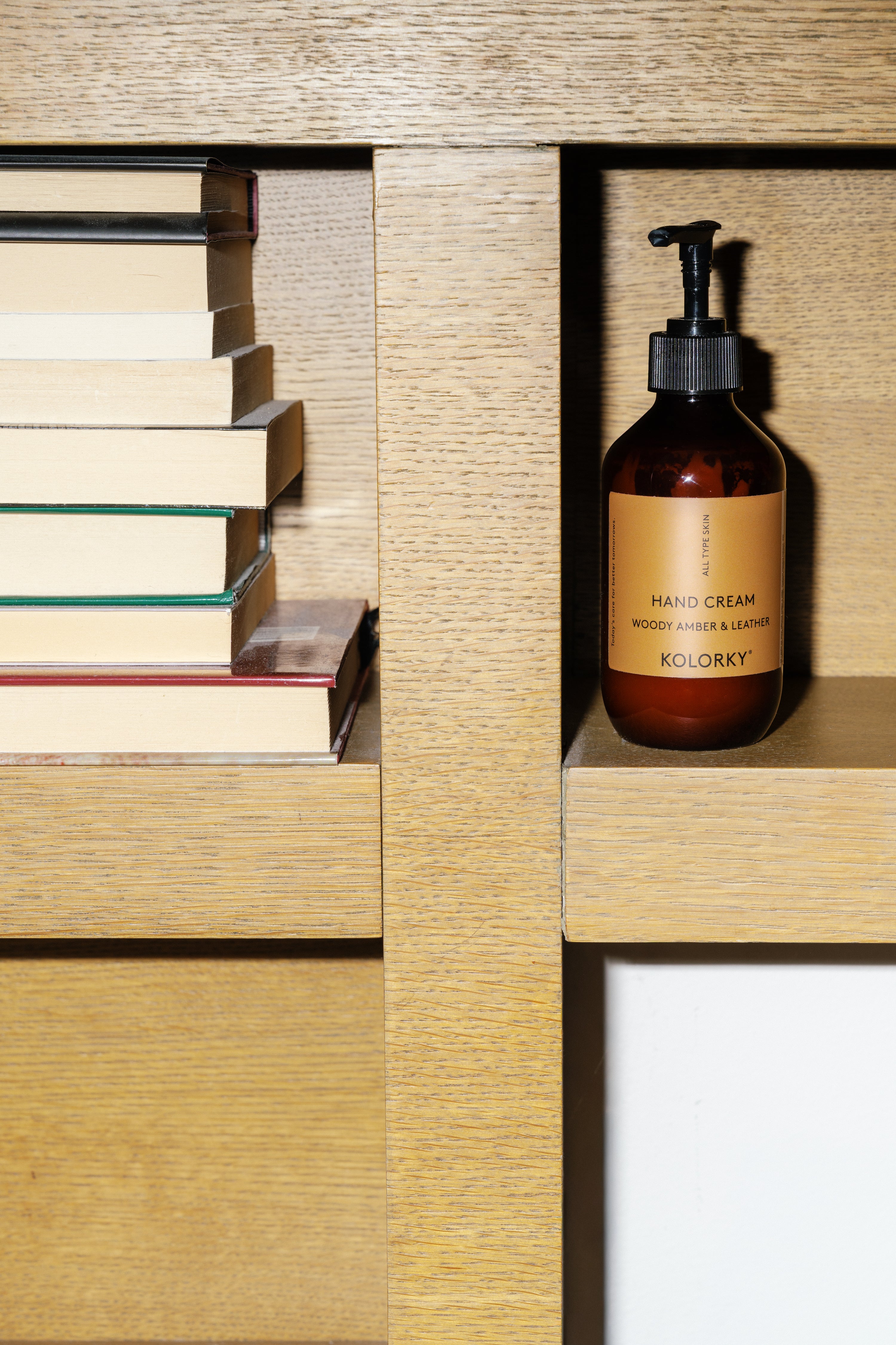 HAND CREAM, Woody Amber & Leather, 270 ml